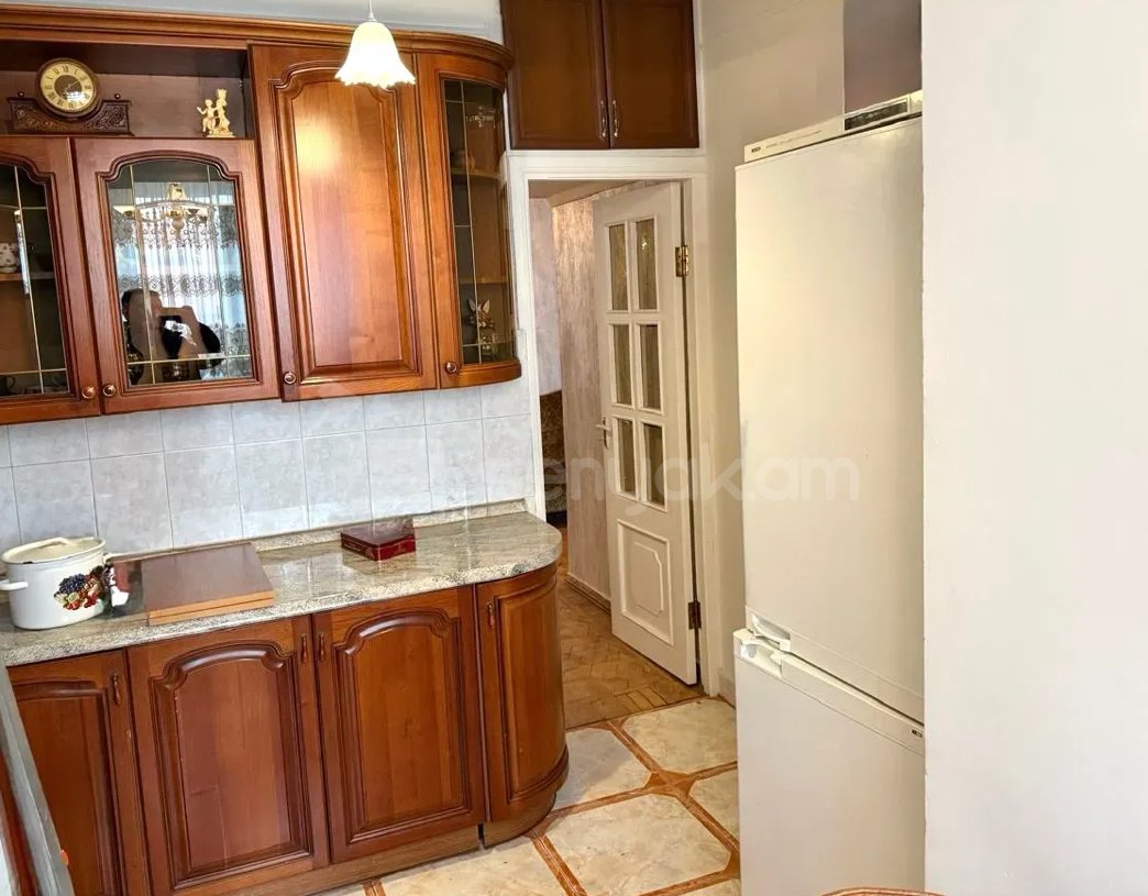 3 Սենյականոց Բնակարան Քարե Շենքում, 82քմ, 3/5 հարկ, Կապիտալ Վերանորոգված, Կահավորված