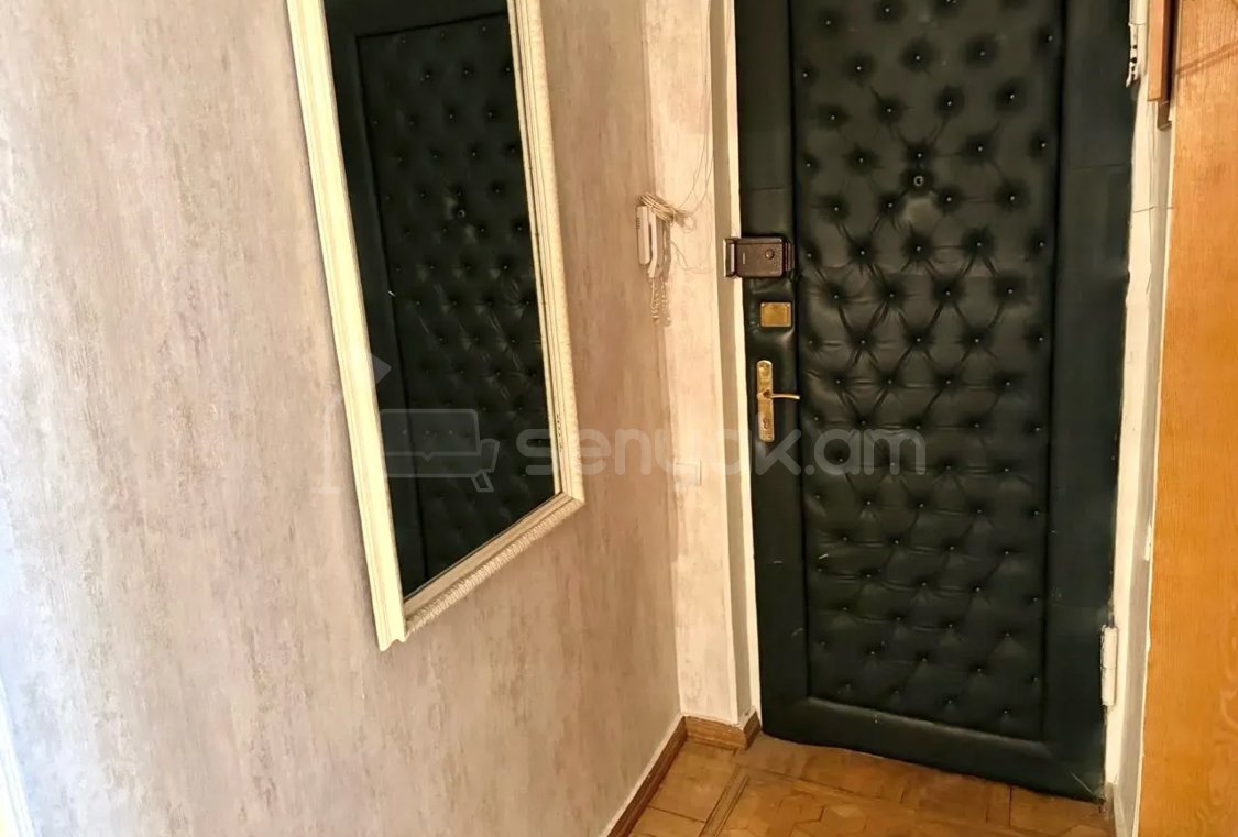 3 Սենյականոց Բնակարան Քարե Շենքում, 82քմ, 3/5 հարկ, Կապիտալ Վերանորոգված, Կահավորված