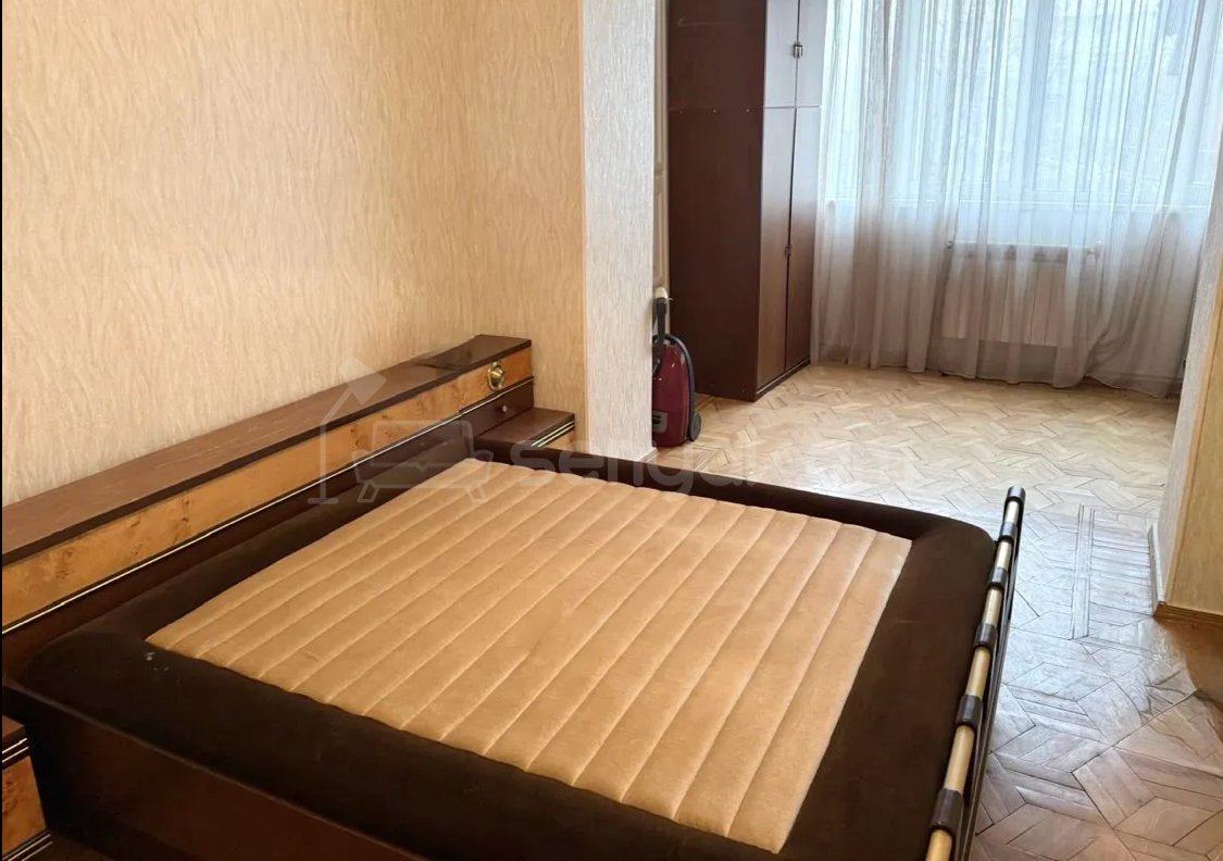 3 Սենյականոց Բնակարան Քարե Շենքում, 82քմ, 3/5 հարկ, Կապիտալ Վերանորոգված, Կահավորված