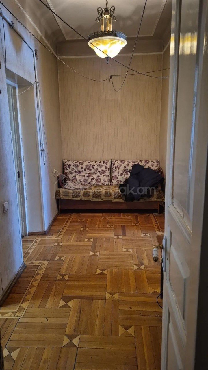 3 Սենյականոց Սեփական Տուն, 800քմ, Նորմալ Վիճակում