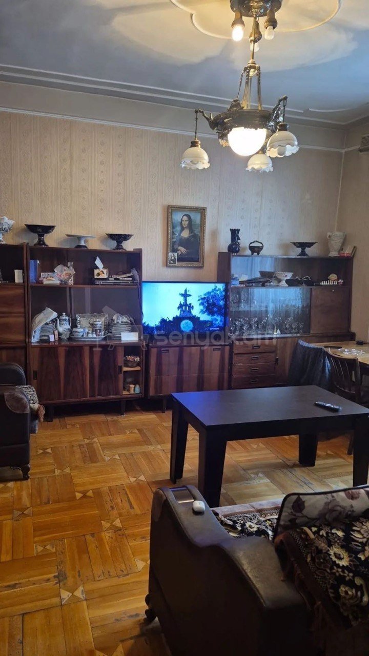 3 Սենյականոց Սեփական Տուն, 800քմ, Նորմալ Վիճակում