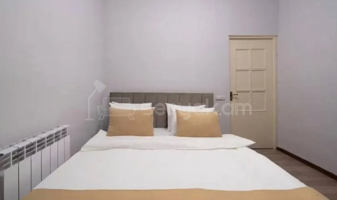 3 Սենյականոց Բնակարան Քարե Շենքում, 70քմ, 3/5 հարկ, Կապիտալ Վերանորոգված, Կահավորված
