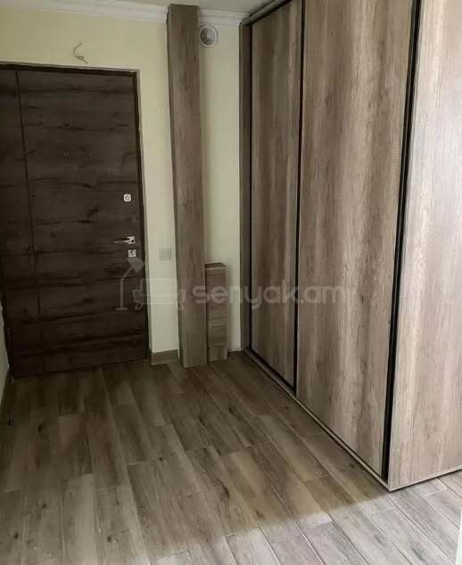 3 Սենյականոց Բնակարան Քարե Շենքում, 100քմ, 5/5 հարկ, Կապիտալ Վերանորոգված