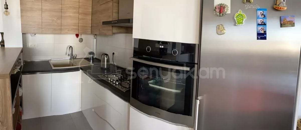 3 Սենյականոց Բնակարան Քարե Շենքում, 100քմ, 5/5 հարկ, Կապիտալ Վերանորոգված