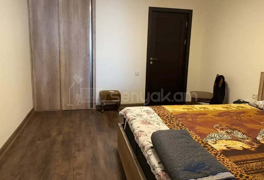 3 Սենյականոց Բնակարան Քարե Շենքում, 100քմ, 5/5 հարկ, Կապիտալ Վերանորոգված