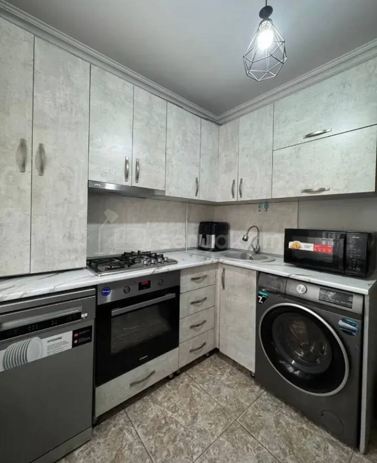 2 Սենյականոց Բնակարան Քարե Շենքում, 51քմ, 1/3 հարկ, Կապիտալ Վերանորոգված