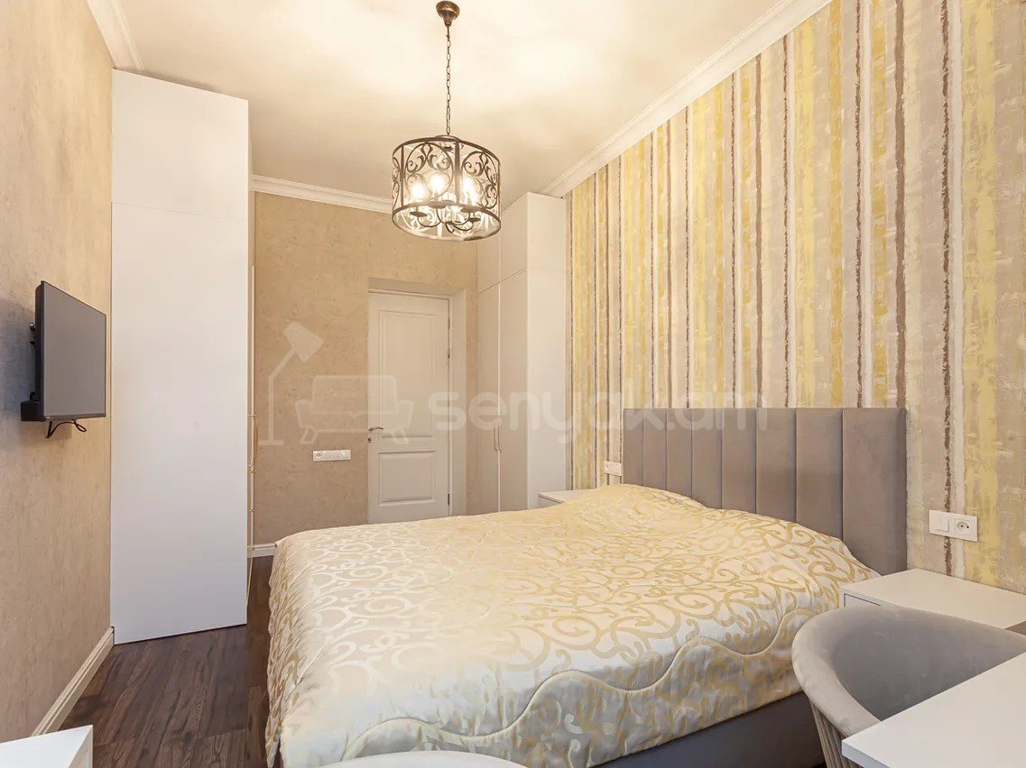 3 Սենյականոց Բնակարան Քարե Շենքում, 82քմ, 4/4 հարկ, Կապիտալ Վերանորոգված
