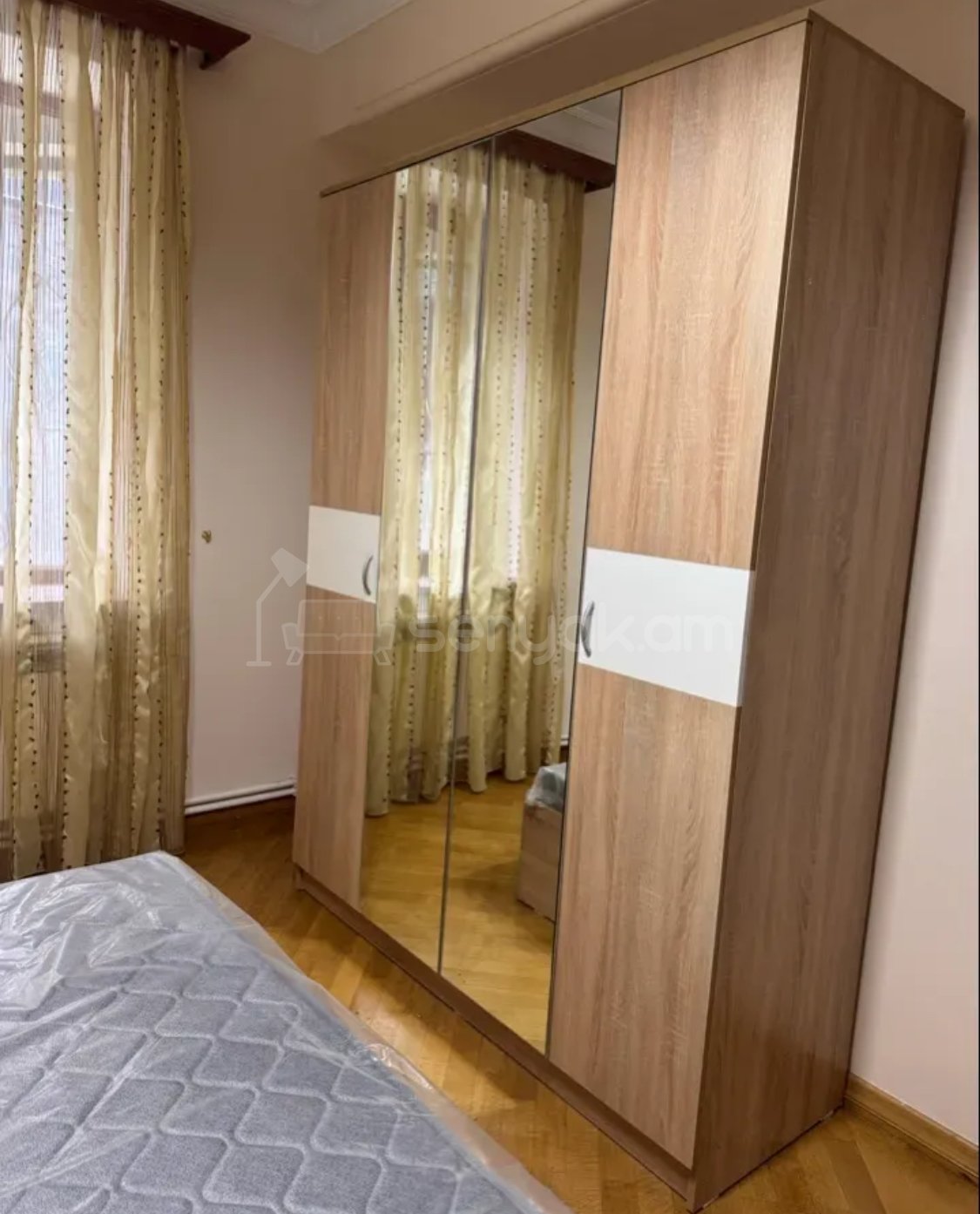 3 Սենյականոց Բնակարան Քարե Շենքում, 145քմ, 2/5 հարկ, Կապիտալ Վերանորոգված, Կահավորված