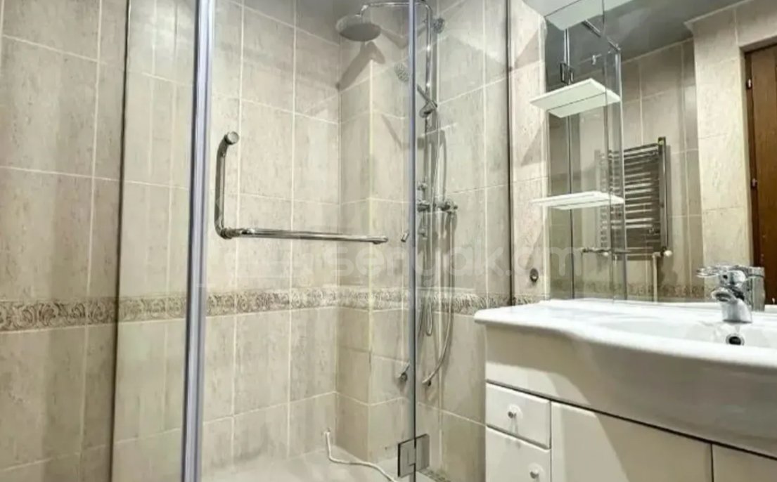 3 Սենյականոց Բնակարան Քարե Շենքում, 145քմ, 2/5 հարկ, Կապիտալ Վերանորոգված, Կահավորված