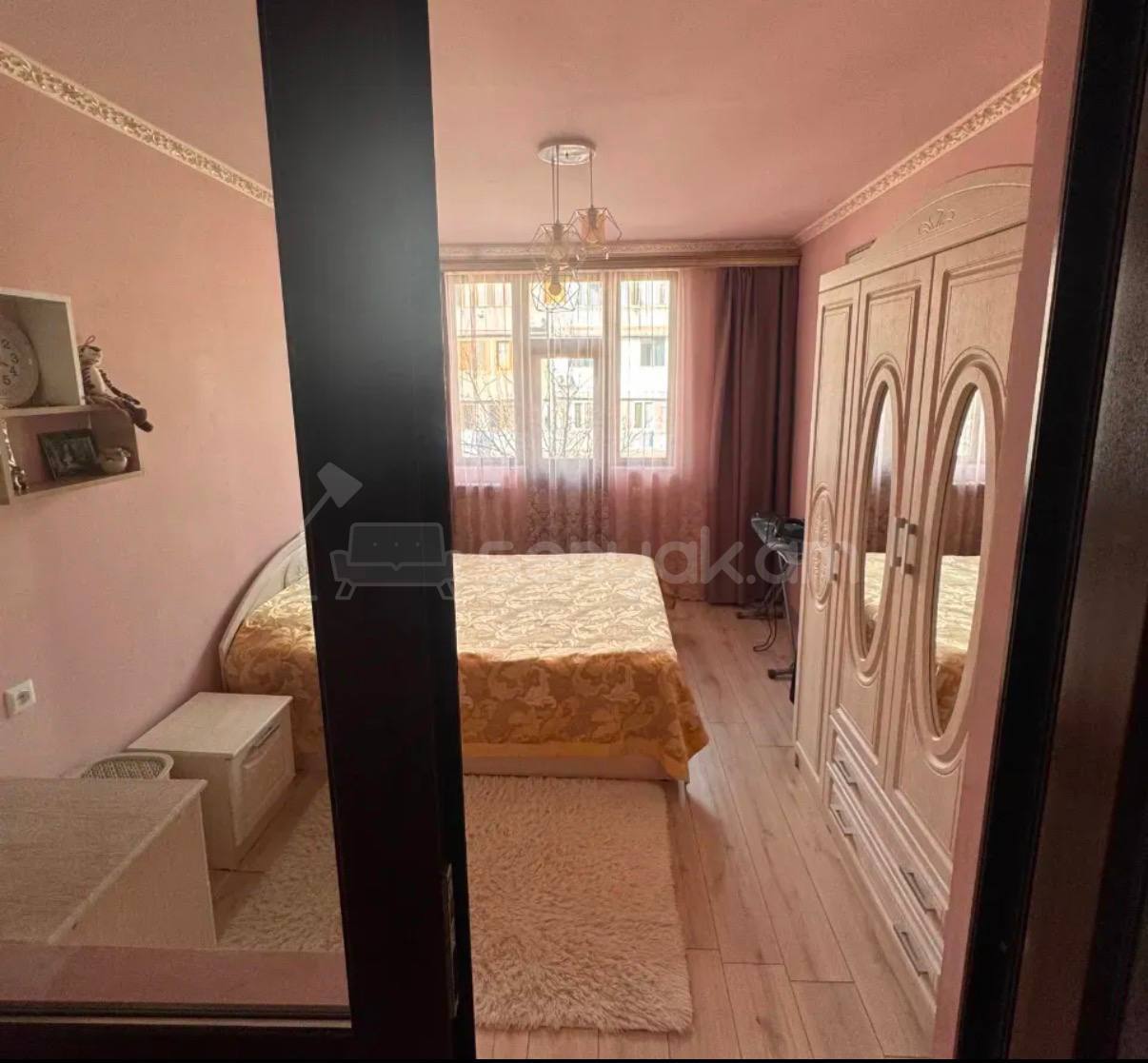 5 Սենյականոց Բնակարան Քարե Շենքում, 106քմ, 4/5 հարկ, Կապիտալ Վերանորոգված
