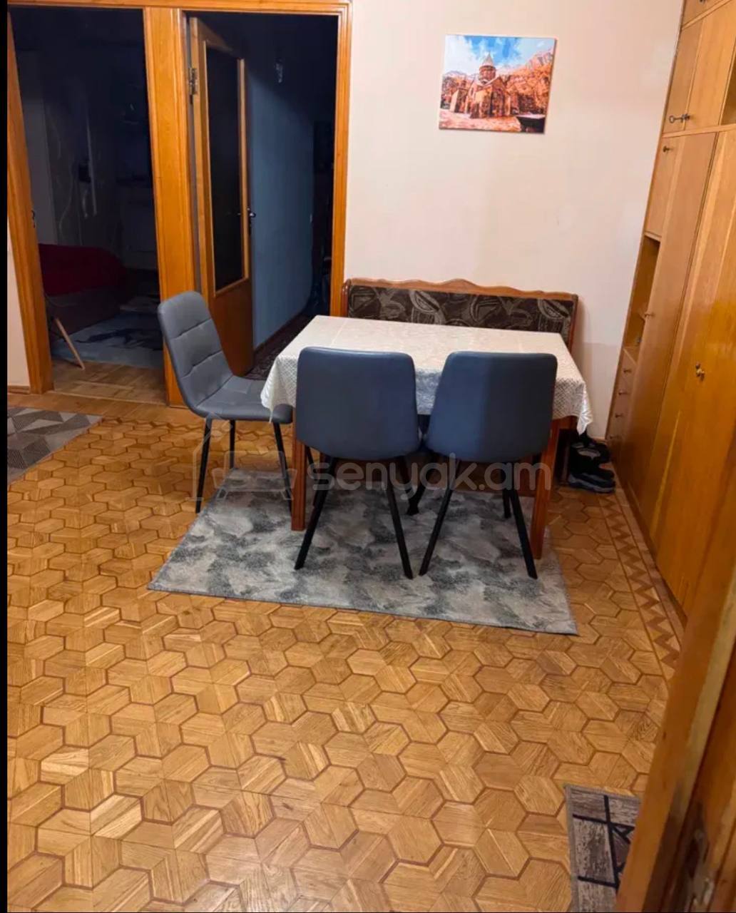 5 Սենյականոց Բնակարան Քարե Շենքում, 106քմ, 4/5 հարկ, Կապիտալ Վերանորոգված