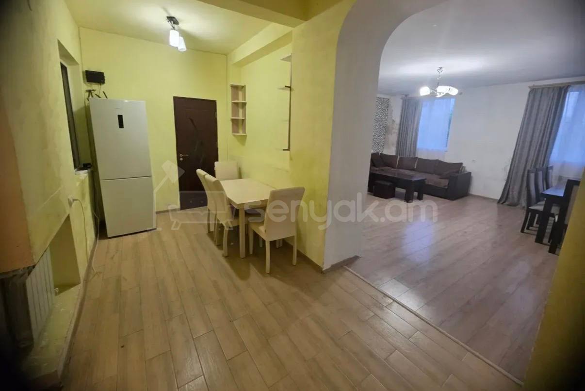3 Սենյականոց Բնակարան Քարե Շենքում, 91քմ, 2/4 հարկ, Կապիտալ Վերանորոգված