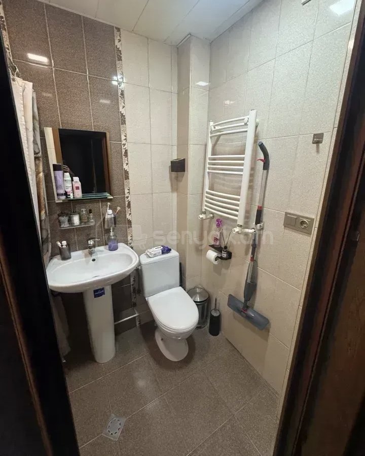 1 Սենյականոց Բնակարան Քարե Շենքում, 43քմ, 3/5 հարկ, Կապիտալ Վերանորոգված