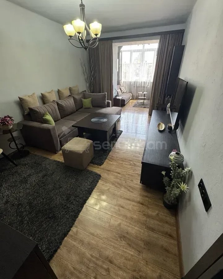 1 Սենյականոց Բնակարան Քարե Շենքում, 43քմ, 3/5 հարկ, Կապիտալ Վերանորոգված