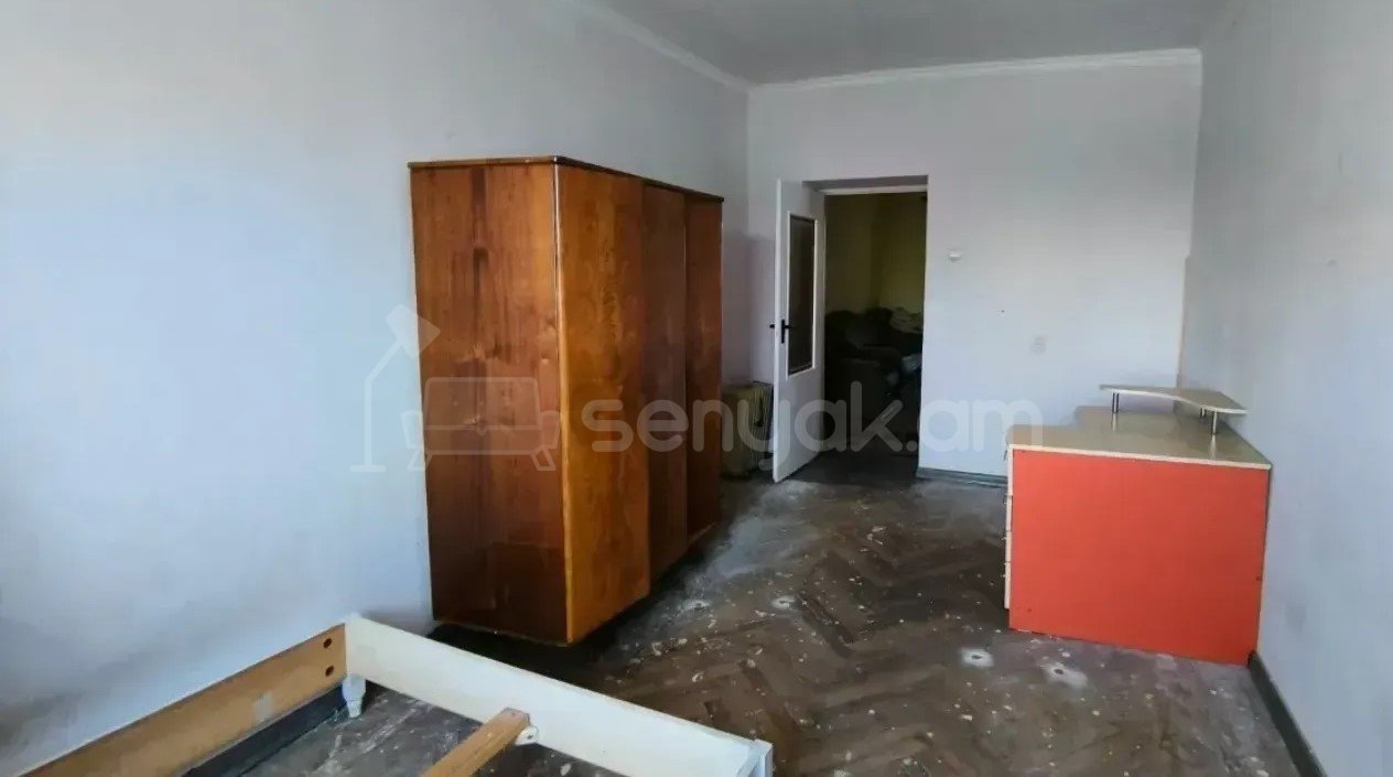 2 Սենյականոց Բնակարան Քարե Շենքում, 54քմ, 3/5 հարկ, Պետական Վիճակում
