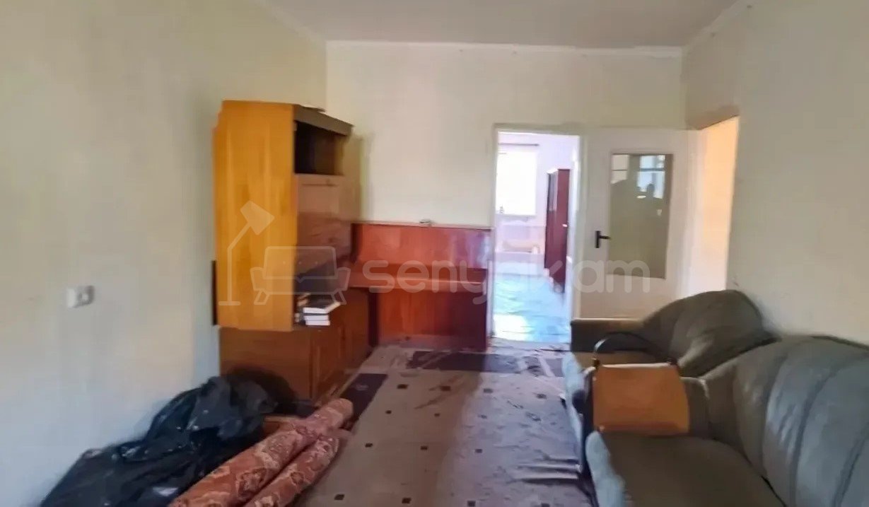 2 Սենյականոց Բնակարան Քարե Շենքում, 54քմ, 3/5 հարկ, Պետական Վիճակում