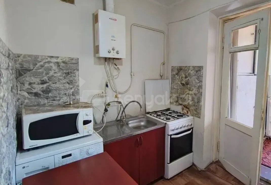 2 Սենյականոց Բնակարան Քարե Շենքում, 54քմ, 3/5 հարկ, Պետական Վիճակում