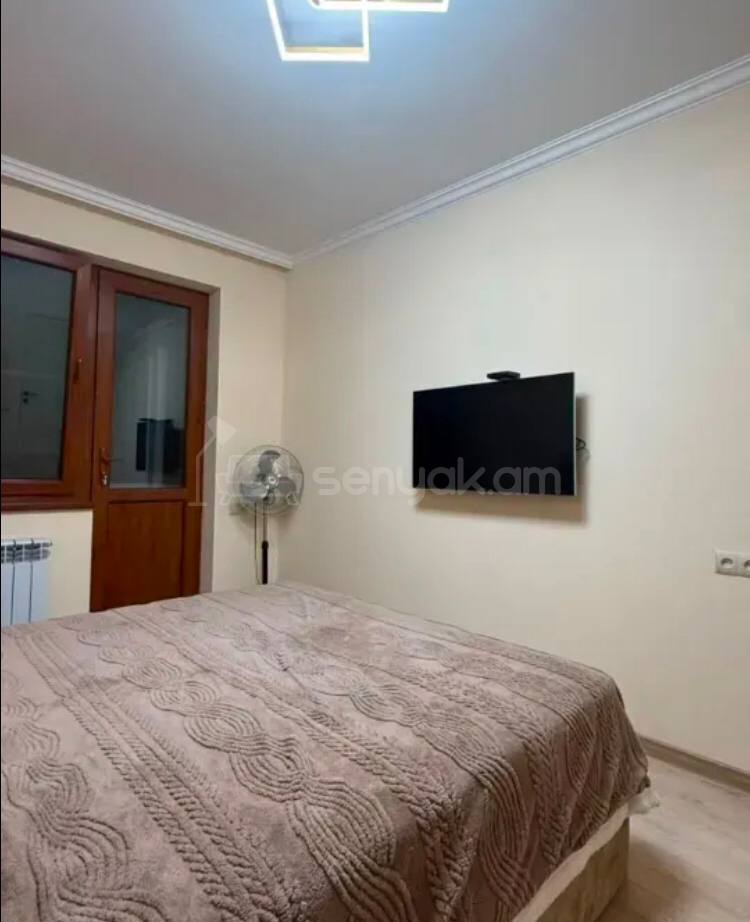 3 Սենյականոց Բնակարան Քարե Շենքում, 78քմ, 2/5 հարկ, Կապիտալ Վերանորոգված