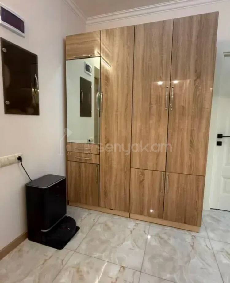 3 Սենյականոց Բնակարան Քարե Շենքում, 78քմ, 2/5 հարկ, Կապիտալ Վերանորոգված