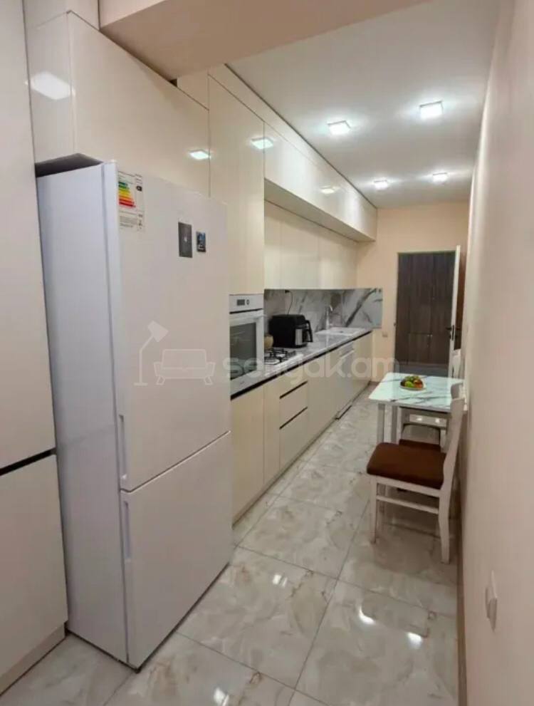 3 Սենյականոց Բնակարան Քարե Շենքում, 78քմ, 2/5 հարկ, Կապիտալ Վերանորոգված