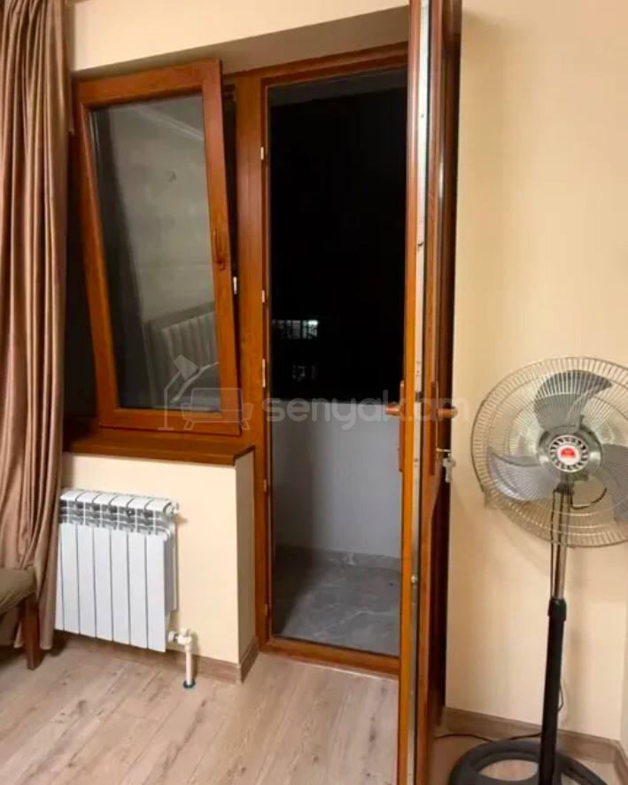 3 Սենյականոց Բնակարան Քարե Շենքում, 78քմ, 2/5 հարկ, Կապիտալ Վերանորոգված