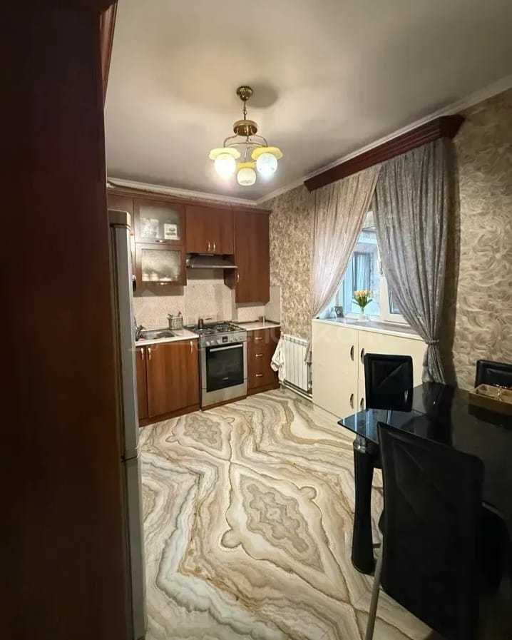 4 Սենյականոց Բնակարան Քարե Շենքում, 100քմ, 4/7 հարկ, Կապիտալ Վերանորոգված