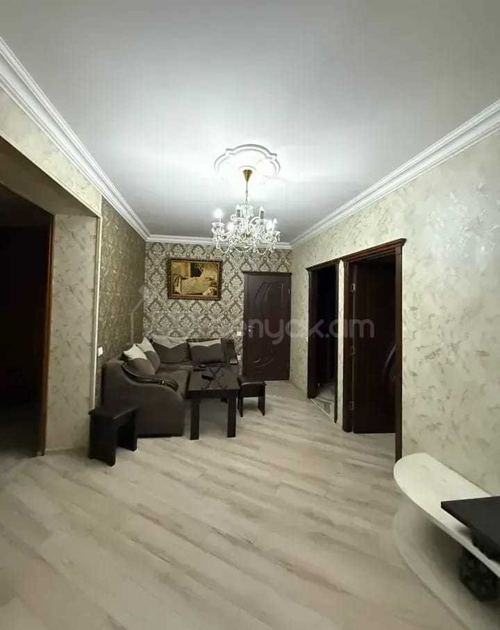 4 Սենյականոց Բնակարան Քարե Շենքում, 100քմ, 4/7 հարկ, Կապիտալ Վերանորոգված