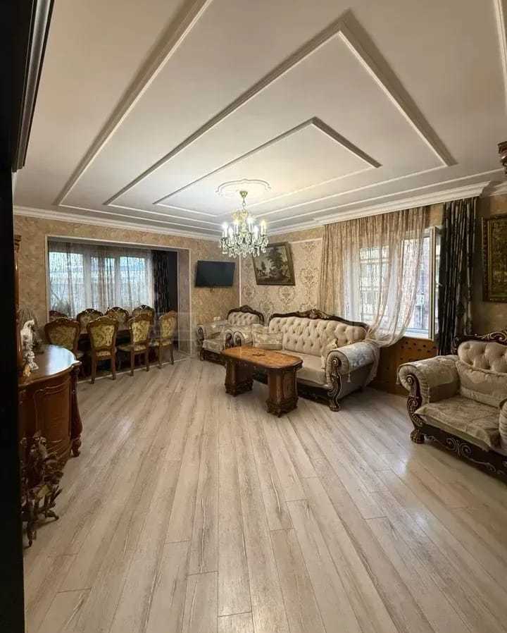 4 Սենյականոց Բնակարան Քարե Շենքում, 100քմ, 4/7 հարկ, Կապիտալ Վերանորոգված