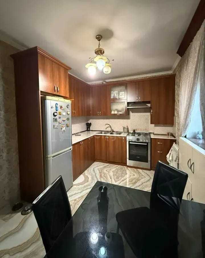 4 Սենյականոց Բնակարան Քարե Շենքում, 100քմ, 4/7 հարկ, Կապիտալ Վերանորոգված