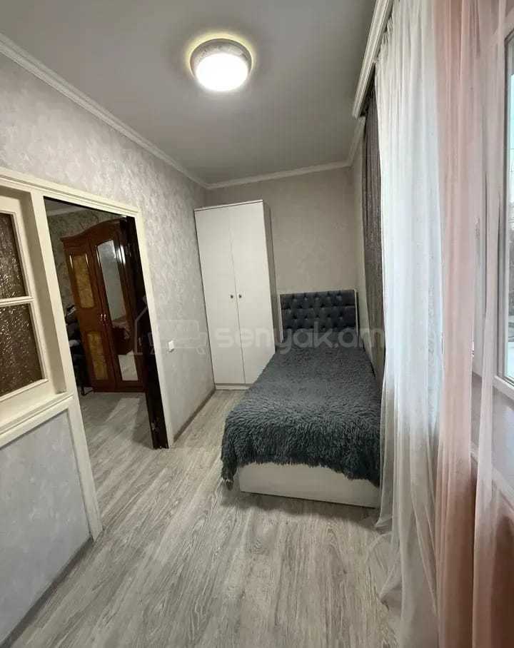 4 Սենյականոց Բնակարան Քարե Շենքում, 100քմ, 4/7 հարկ, Կապիտալ Վերանորոգված