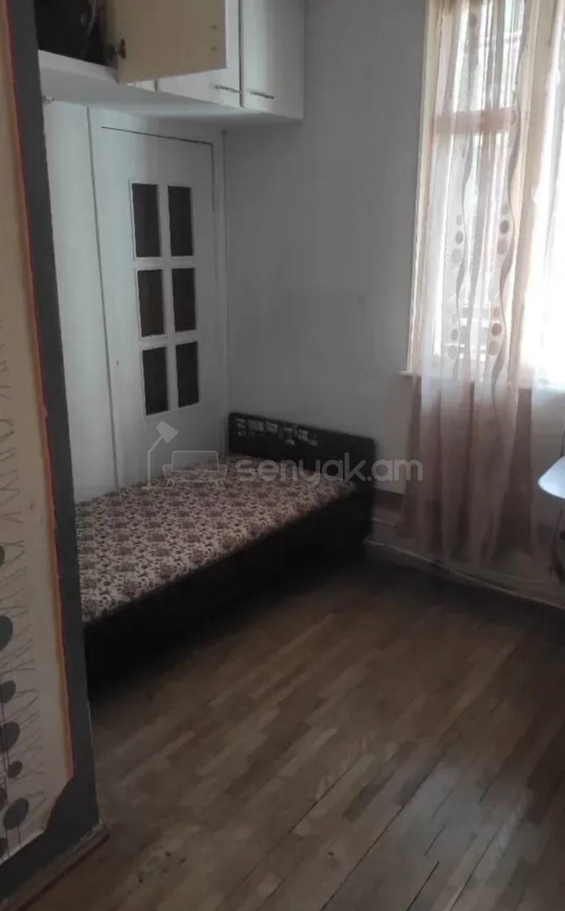 3 Սենյականոց Բնակարան Քարե Շենքում, 73քմ, 2/5 հարկ, Կապիտալ Վերանորոգված