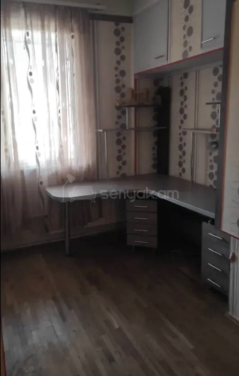 3 Սենյականոց Բնակարան Քարե Շենքում, 73քմ, 2/5 հարկ, Կապիտալ Վերանորոգված