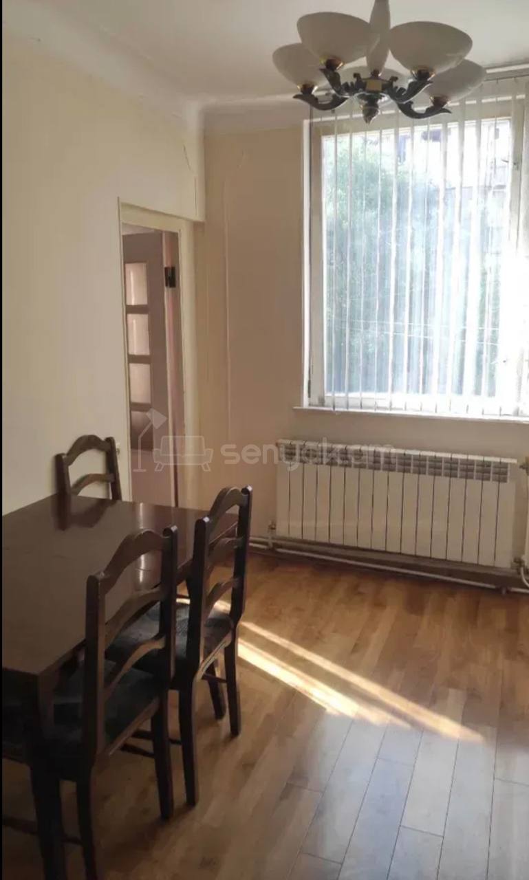 3 Սենյականոց Բնակարան Քարե Շենքում, 73քմ, 2/5 հարկ, Կապիտալ Վերանորոգված
