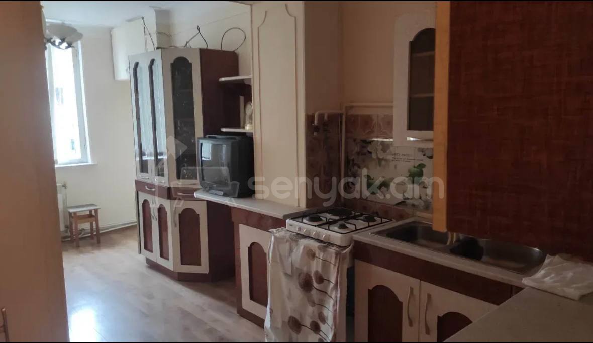 3 Սենյականոց Բնակարան Քարե Շենքում, 73քմ, 2/5 հարկ, Կապիտալ Վերանորոգված