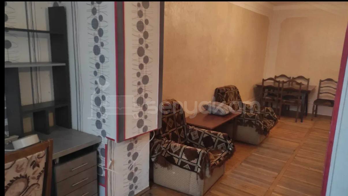 3 Սենյականոց Բնակարան Քարե Շենքում, 73քմ, 2/5 հարկ, Կապիտալ Վերանորոգված