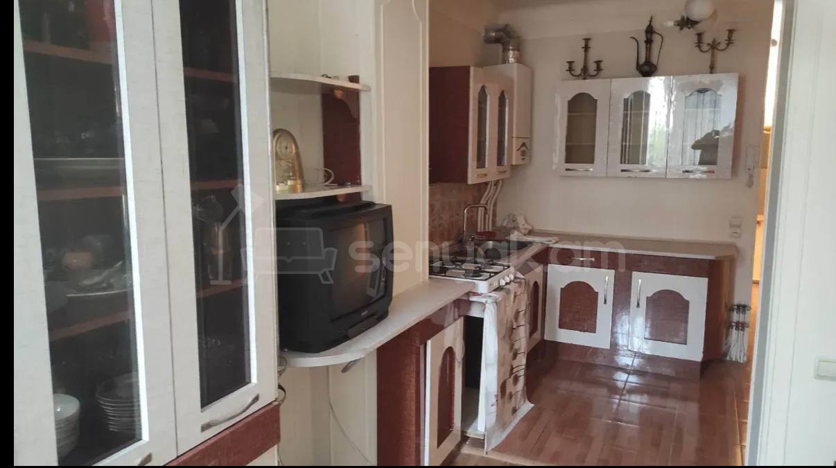 3 Սենյականոց Բնակարան Քարե Շենքում, 73քմ, 2/5 հարկ, Կապիտալ Վերանորոգված