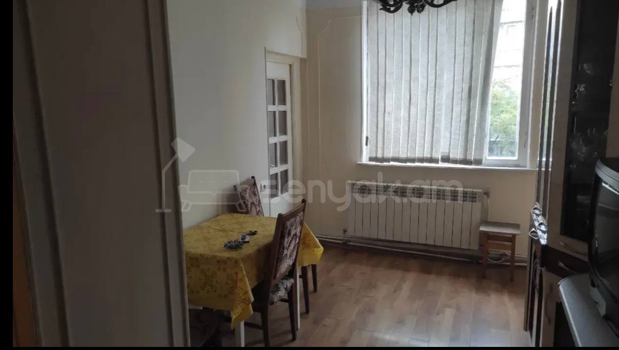 3 Սենյականոց Բնակարան Քարե Շենքում, 73քմ, 2/5 հարկ, Կապիտալ Վերանորոգված