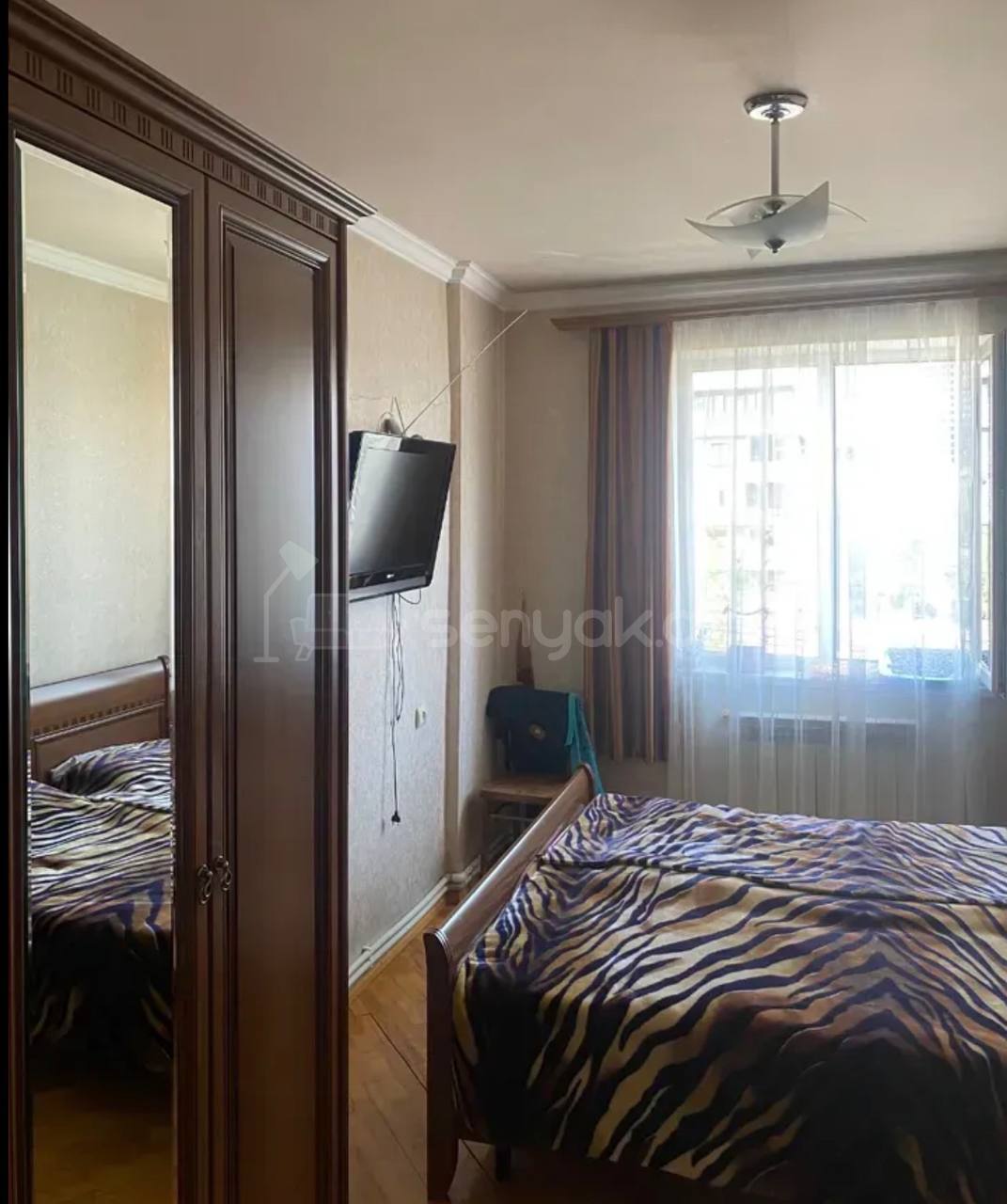 4 Սենյականոց Բնակարան Քարե Շենքում, 100քմ, 5/5 հարկ, Նորմալ Վիճակում