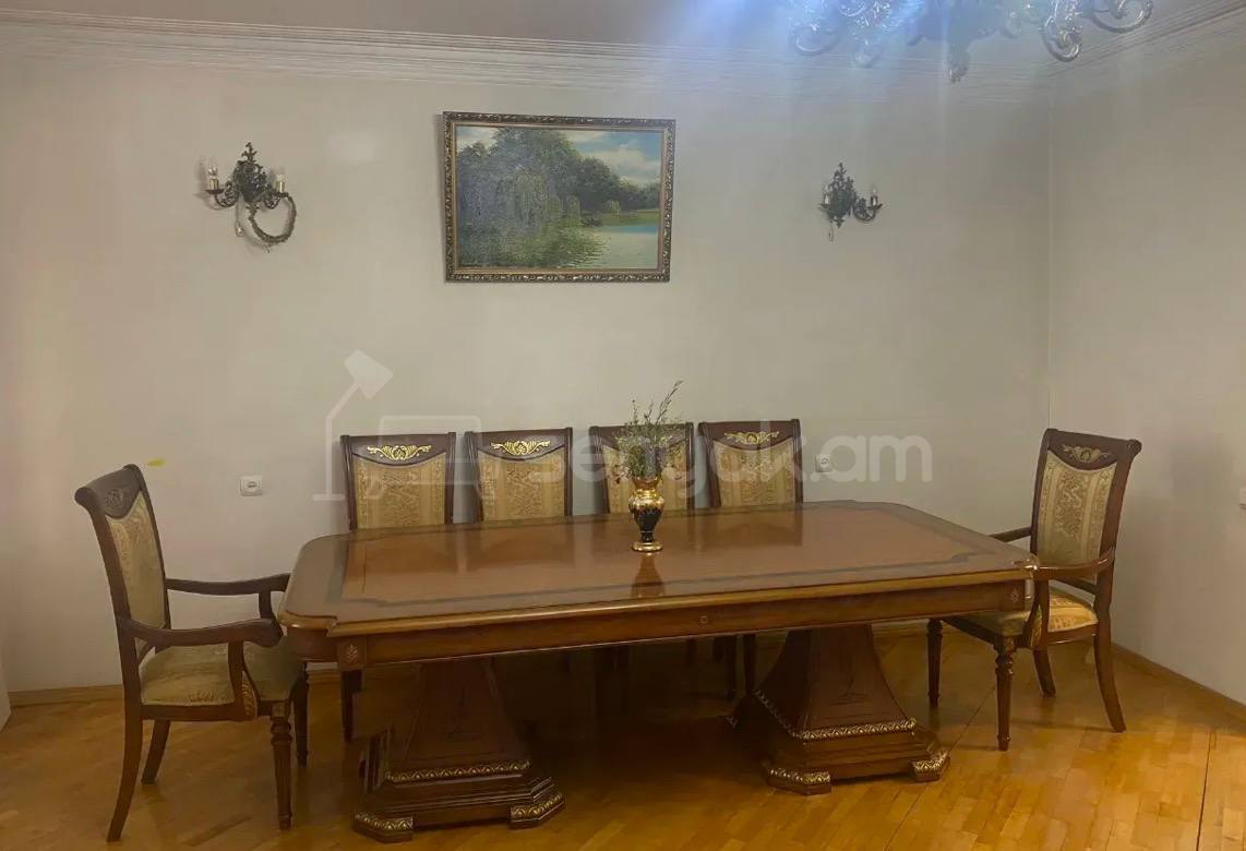 4 Սենյականոց Բնակարան Քարե Շենքում, 100քմ, 5/5 հարկ, Նորմալ Վիճակում