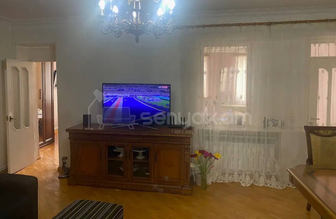 4 Սենյականոց Բնակարան Քարե Շենքում, 100քմ, 5/5 հարկ, Նորմալ Վիճակում