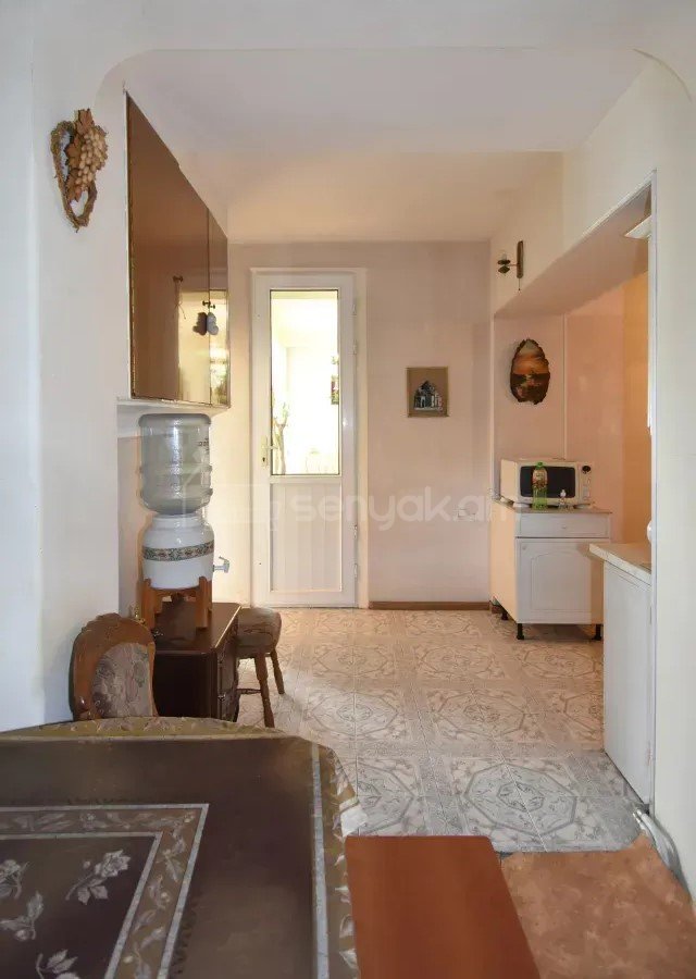 4 Սենյականոց Բնակարան Քարե Շենքում, 170քմ, 1/4 հարկ, Կապիտալ Վերանորոգված