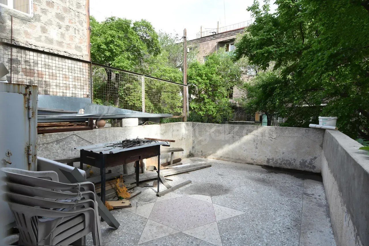 4 Սենյականոց Բնակարան Քարե Շենքում, 170քմ, 1/4 հարկ, Կապիտալ Վերանորոգված