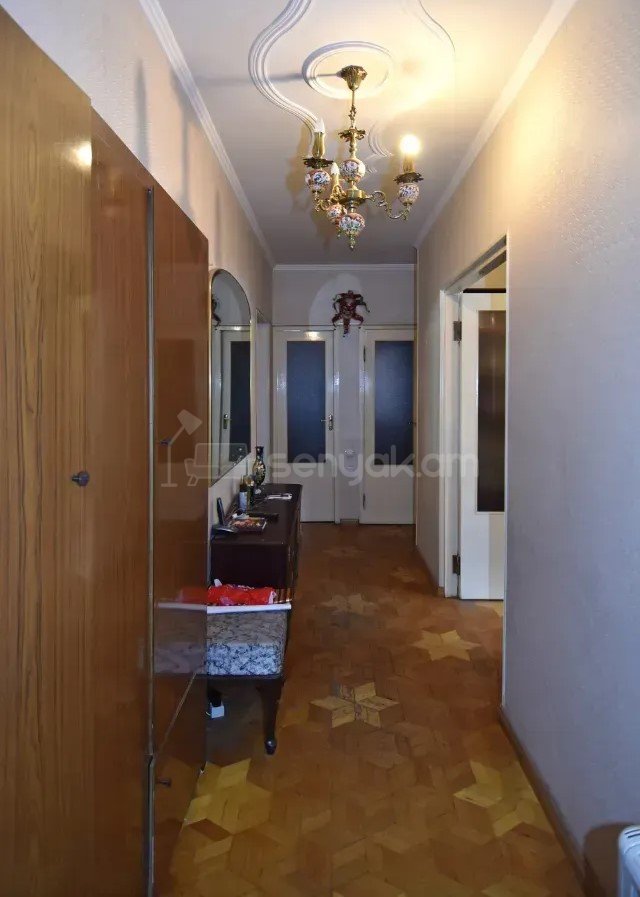 4 Սենյականոց Բնակարան Քարե Շենքում, 170քմ, 1/4 հարկ, Կապիտալ Վերանորոգված