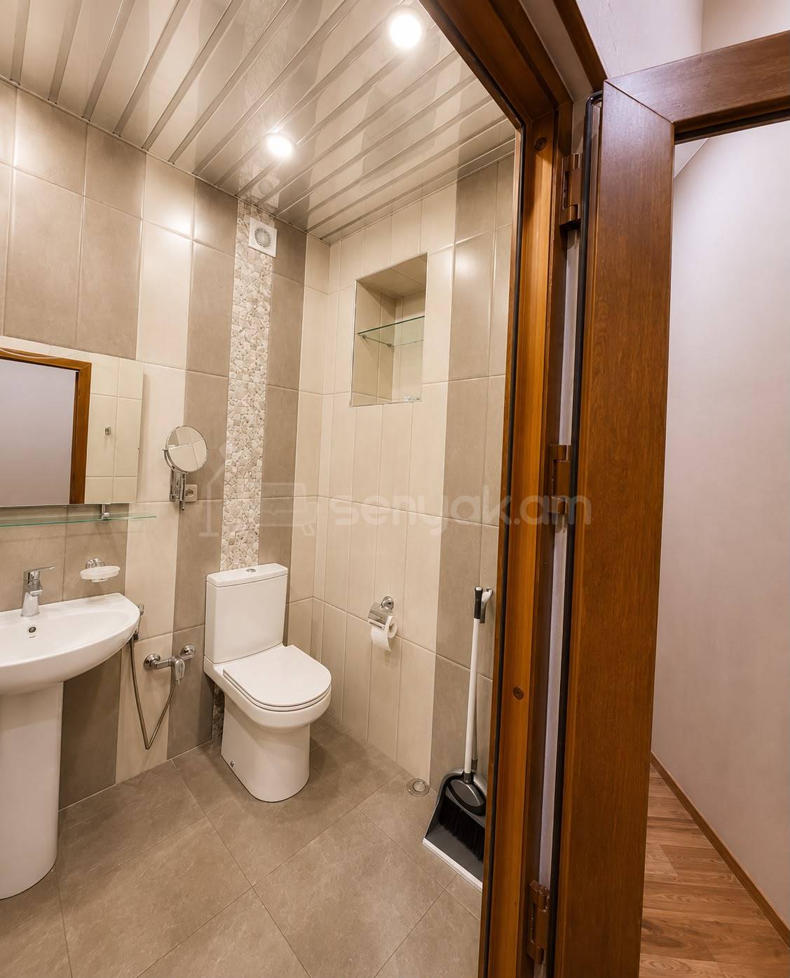 2 Սենյականոց Բնակարան Քարե Շենքում, 58քմ, 3/4 հարկ, Կապիտալ Վերանորոգված, Կահավորված