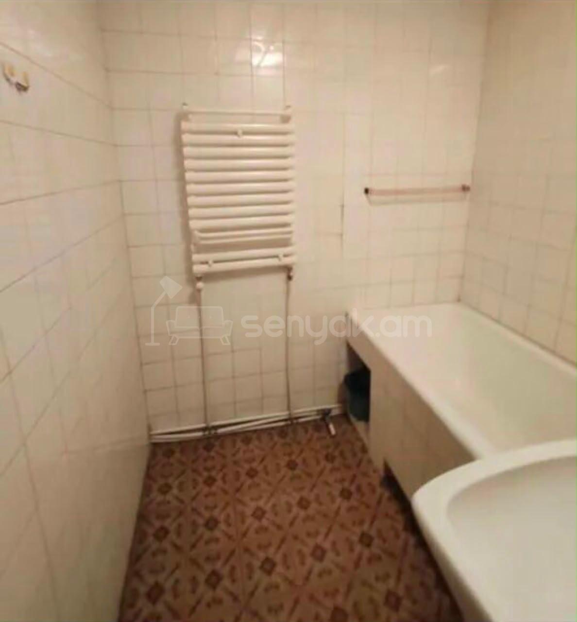3 Սենյականոց Բնակարան, 80քմ, 4/9 հարկ, Նորմալ Վիճակում, Կահավորված