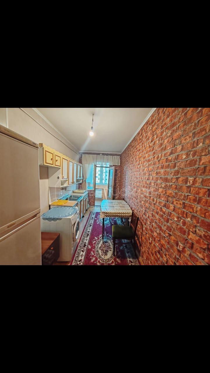 3 Սենյականոց Բնակարան, 80քմ, 4/9 հարկ, Նորմալ Վիճակում, Կահավորված