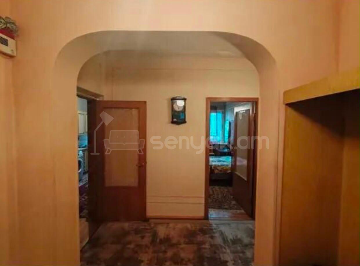 3 Սենյականոց Բնակարան, 80քմ, 4/9 հարկ, Նորմալ Վիճակում, Կահավորված