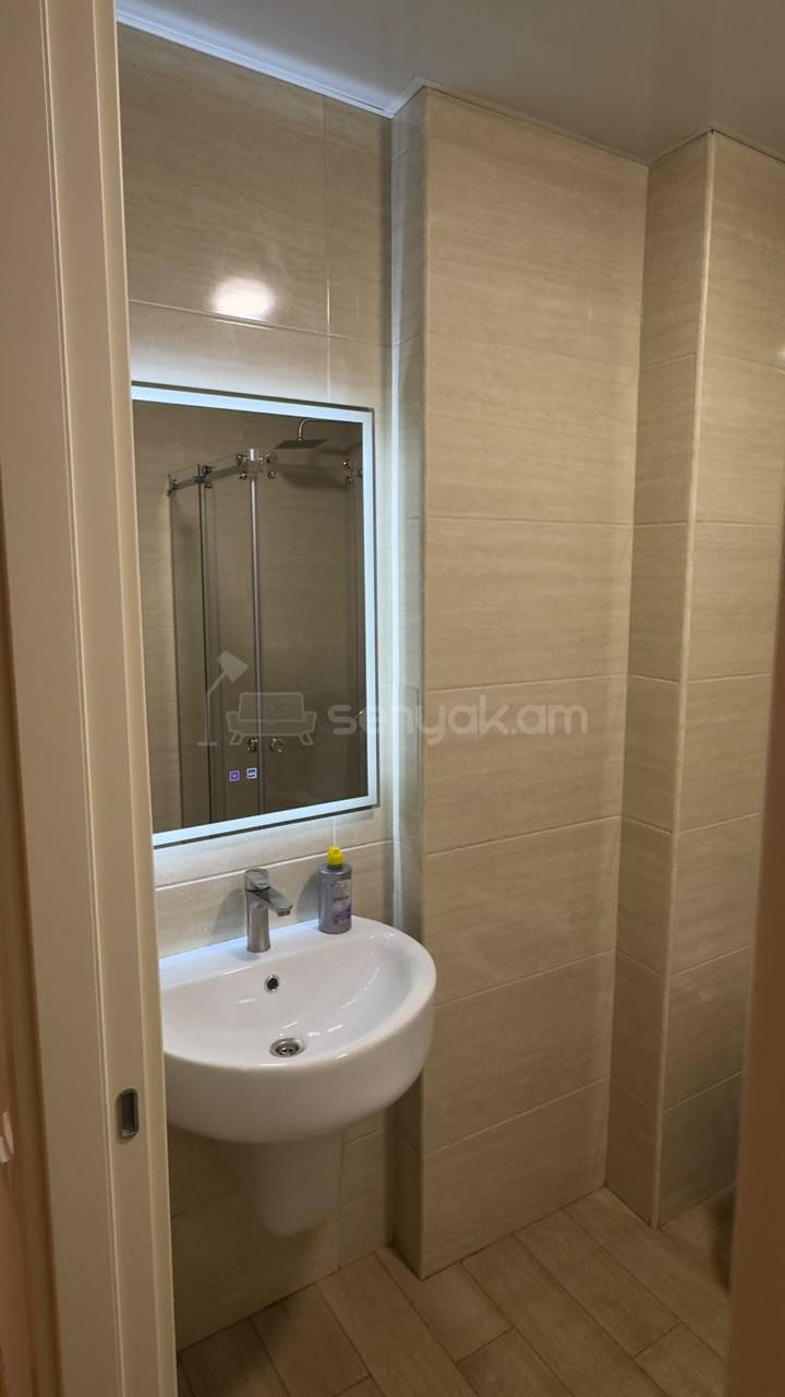 2 Սենյականոց Բնակարան Նորակառույցում, 55քմ, 8/12 հարկ, Դիզայներական Վերանորոգված, Կահավորված