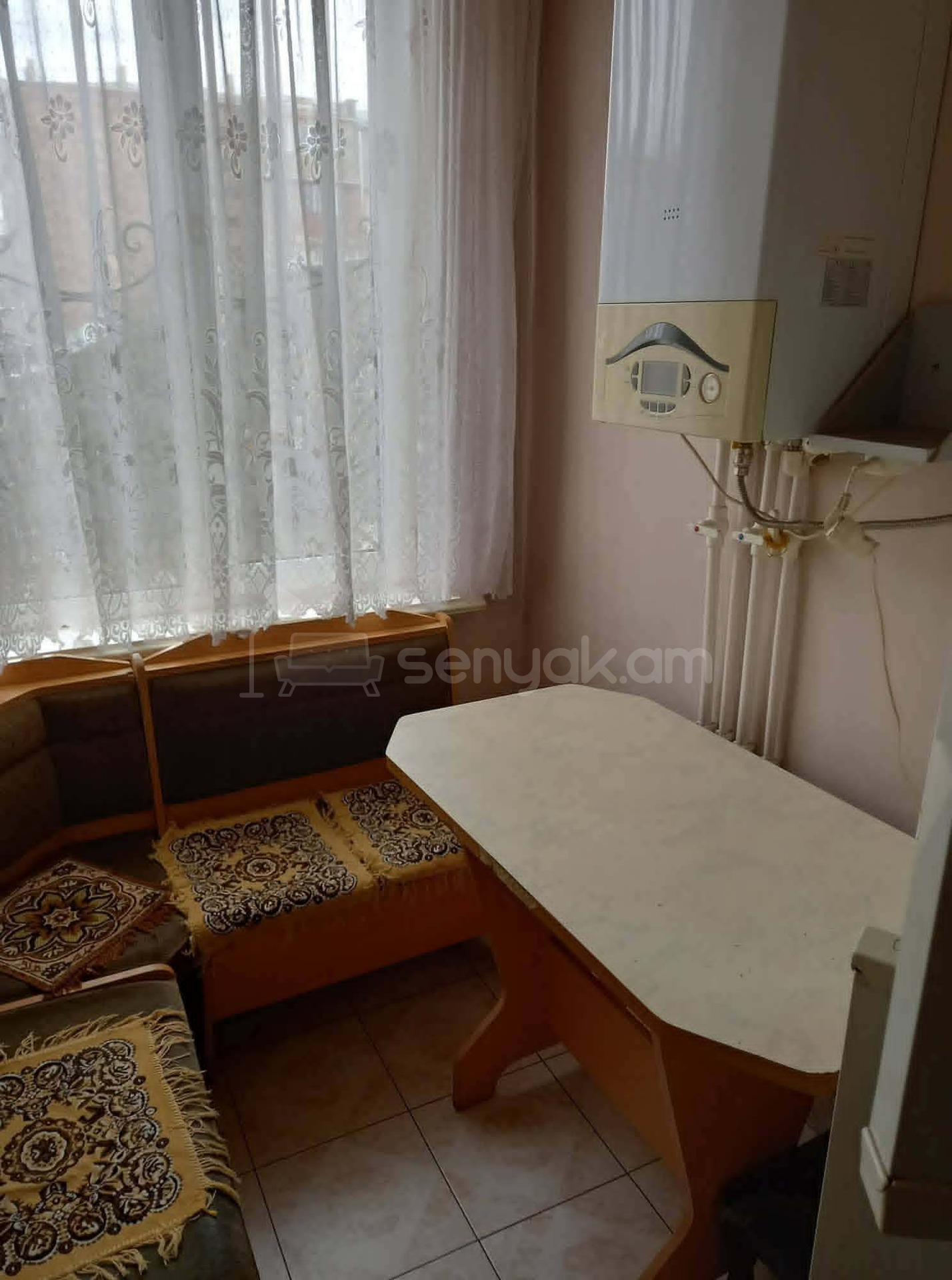 5 Սենյականոց Բնակարան Քարե Շենքում, 106քմ, 2/5 հարկ, Նորմալ Վիճակում
