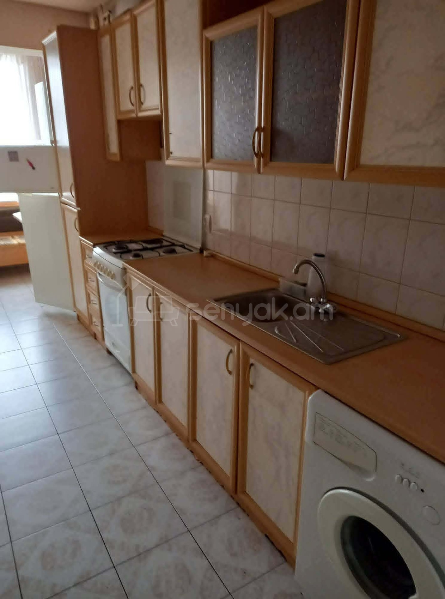 5 Սենյականոց Բնակարան Քարե Շենքում, 106քմ, 2/5 հարկ, Նորմալ Վիճակում